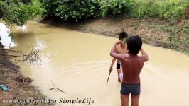 Terrifying Amazing Two Brothers Catch Big Snake in the Canal While Go Fishing