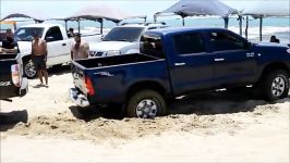 Mazda BT50 sacando Toyota Hilux en Playa los cocos