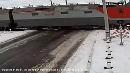 تصادف کامیون قطار البته ۲ قطار