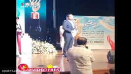 احسان علیخانی جایزه اش را به شهید حججی تقدیم کرد