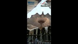فیلم لحظه باز شدن چترهای صحن مسجدالنبیص