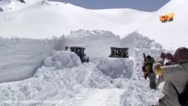Amazing Bulldozer Stuck in the Snow  Heavy equipment accidents caught on tape ￼