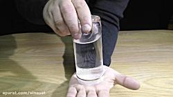 آزمایش علوم فیزیک ازمایش برعکس کردن لیوان بدون رختن اب