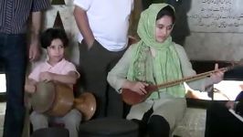 دودختر کوچک همدانی ببینید نوازندگی خواندن چه زیبامیخواندبا ۶سال سن