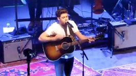 Niall horan Performs The tide In Concert