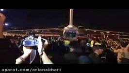 لحظه ورود پیکر شهید حججی به فرودگاه استقبال مقامات خانواده اش