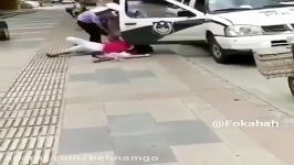 تنبیه وحشتناک پلیس هایی زن کودک شیر خواره اش را کتک زدند توسط مردم