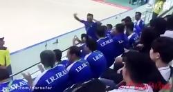 تشویق تیم ملى فوتسال زنان توسط بازیكنان تیم مردان ایران