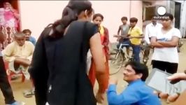 کتک زدن خفن پسر مزاحم متجاوز توسط دختر هندی عصبانی