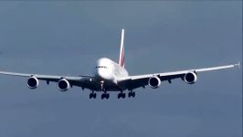 لحظات دلهره آور فرود ایرباس A 380 در وزش شدید باد