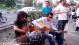 موسیقی خیابانی حال در ولیعصر تهران.street music in an