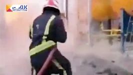 تلاش آتش نشانان تبریزی برای مهار سوختن کارخانه واکس