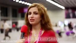 درسا درخشانی، دختر شطرنج باز ایرانی اقامت بارسلونا گرفته در حال توضیح دلایل این تصمیم