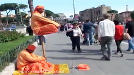 پی بردن به ترفند این دو معرکه گیر در شهر رم زیاد هم دشوار نیست