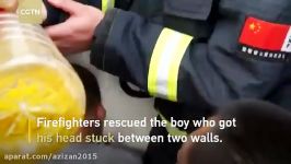 نجات دادن یک پسر شش ساله چینی سرش بین دو دیوار گیر ک