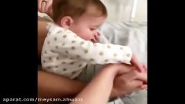 حرکت خیلی خنده دار نوزاد خوشگل بامزه خیلی حسود