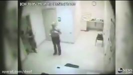 برهنه کردن یک زن برای بازرسی بدنی توسط پلیس آمریکا