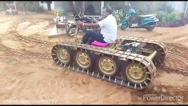 ماشین تانکی دست ساز مرد هندی وسیله نقلیه زنجیری 