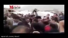 بوسه یکی زنان زلزله زده برعبای رهبر انقلاب