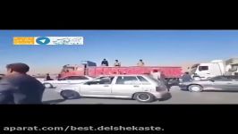 هجوم مردم به کامیون های حامل کمک های مردمی در زلزله کرمانشاه