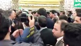 ابراز محبت زوار حضرت عبدالعظیم به دکتر احمدی نژاد