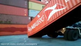 Reach stacker Accident Harbour FAIL Container has fallen to the ground