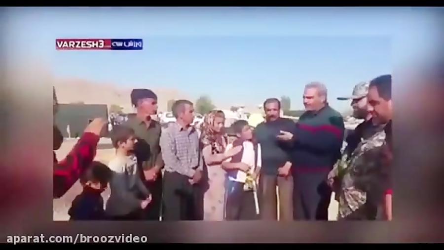 مرد روستایی، بازی ایران استرالیا را کنار خانه اش خاک یکسان شده گزارش می کند