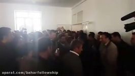 دکتر احمدی نژاد در حلقه محبت لطف هموطنان کرد