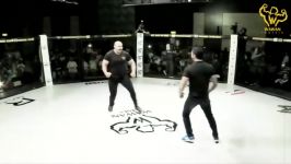 مبارزه نمایشی اسکات ادکینز در رینگ مخصوص مسابقات MMA