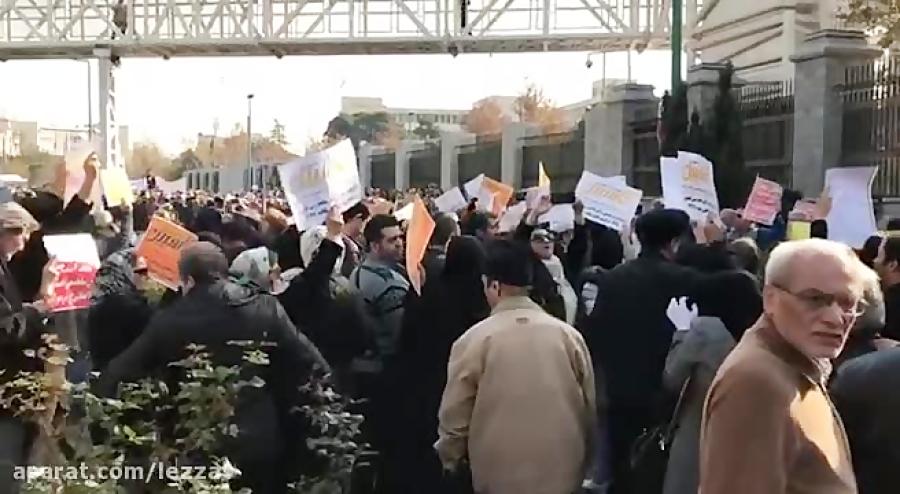 تجمع سپرده گذاران كاسپین مقابل مجلس شوراى اسلامی