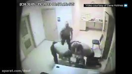 برهنه کردن یک خانم توسط افسران مرد پلیس آمریکا