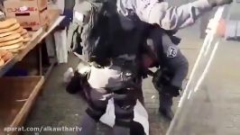 برخورد وحشیانه پلیس رژیم صهیونیستی جوان فلسطینی