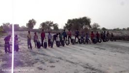 مسابقه تایربازی شرکت کودکان ونوجوانان روستای روتان