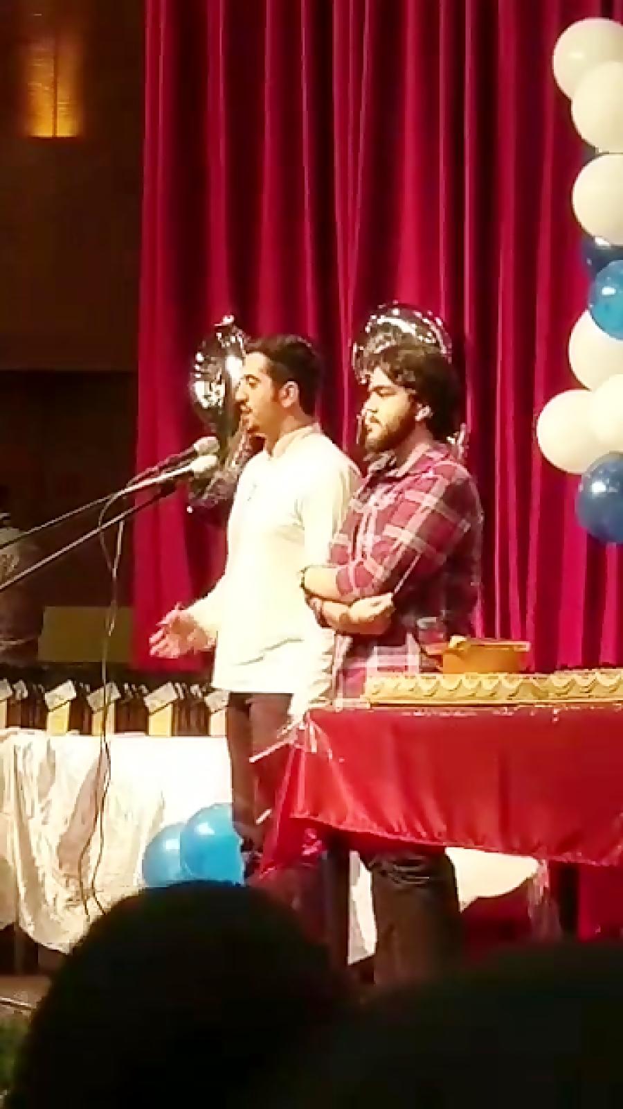 شعر خوانی دانشجویی آقای عظیم منش در جشن فارغ التحصیلی دانشگاه شاهد