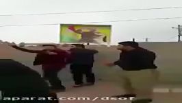 سوزاندن تصویر بارزانی توسط تظاهرکنندگان کرد در اربیل
