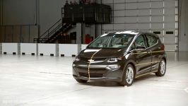 2017 Chevrolet Bolt side IIHS crash test