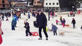 سرسره بازی برف بازی در اولین روز سال 2018 در بوسنی