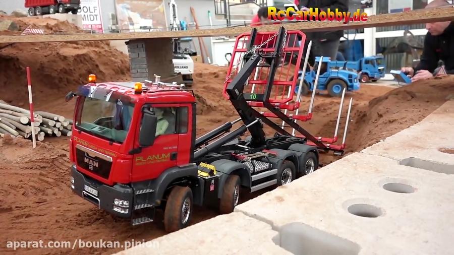 AMAZING RC TRUCK ACTION  will it drop down... AT CONSTRUCTION WORLD  Nov 2017 p4