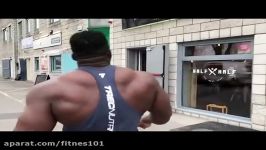 Bodybuilder Steals Food From Restaurant To Get Big