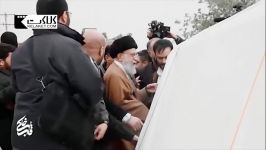 کار زیبا دلنشین مقام معظم رهبری در بازدید زلزله زدگان کرمانشاه