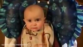 گریه احساساتی کودک 10 ماهه هنگام نواختن آهنگ توسط مادرش