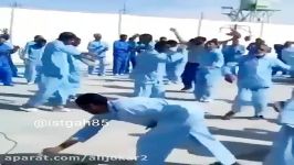 رقص بندری گروهی دسته جمعی مردها در حیاط زندان