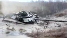 گیرکردن تانک 1000 اسب بخاری T90 روسی در گل