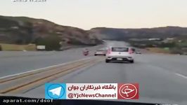 شروع تصادف زنجیره ای در اتوبان لگد یک موتورسوار