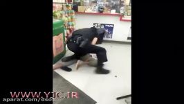 ضرب شتم وحشیانه یک زن فقیر توسط پلیس آمریکا