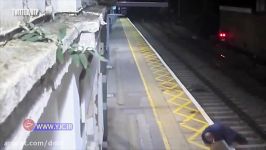 اقدام تکان دهنده مرد مست انگلیسی در ایستگاه قطار