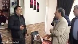 بوسه احمدی نژاد بر دستان مادر شهید عروجعلی