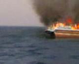 آتش گرفتن لنج در آبهای خلیج فارس استان بوشهر بندر گناوه 