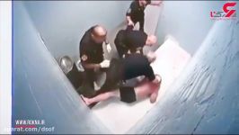 کتک زدن وحشیانه در زندان توسط افسران پلیس آمریکا