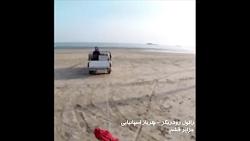چتربازی در سواحل قشم دوربین گردشگر اسپانیایی
